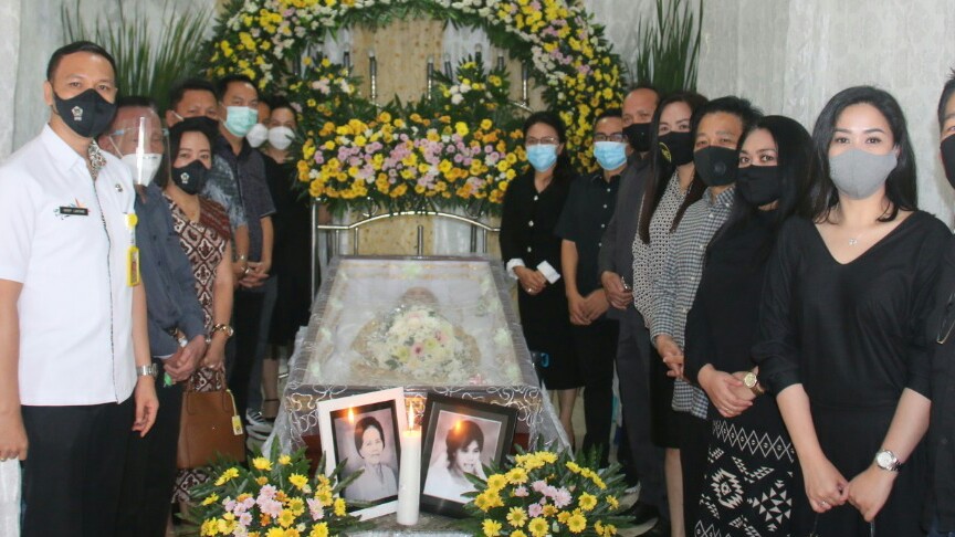 Keluarga Besar DPRD Tomohon Gelar Ibadah Penghiburan Meninggalnya Ibunda dari Miky Wenur Keluarga Besar DPRD Tomohon Gelar Ibadah Penghiburan Meninggalnya Ibunda dari Miky Wenur