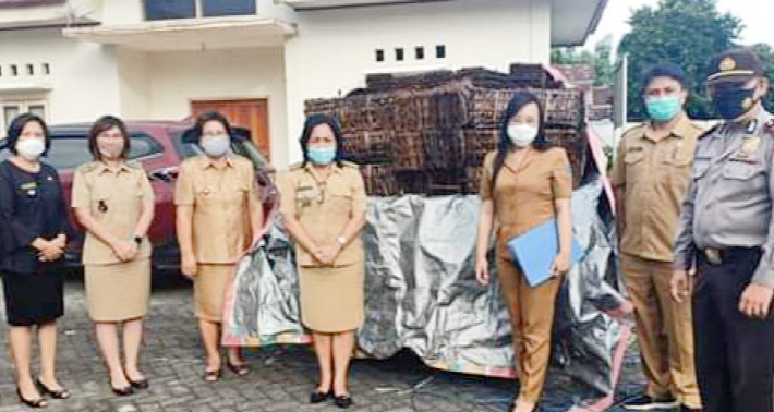 Pemkab Minut Salurkan 1500 Paket Bantuan untuk Kecamatan Kema Pemkab Minut Salurkan 1500 Paket Bantuan untuk Kecamatan Kema