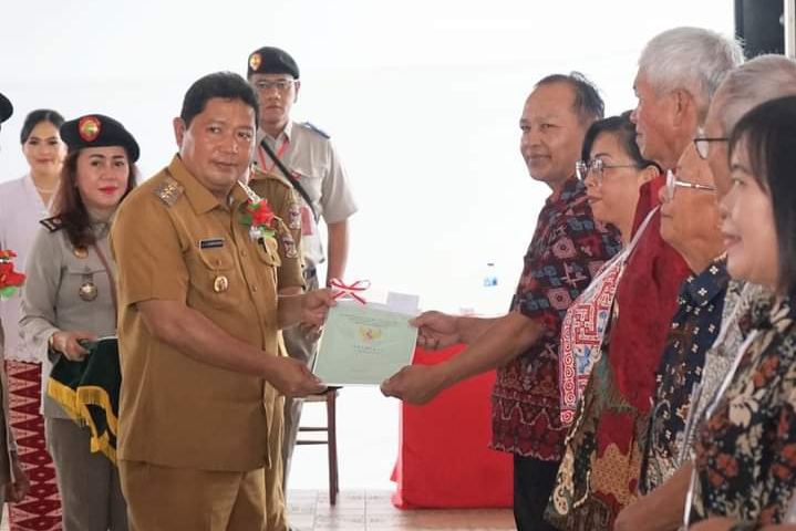 Harapan Bupati Kumendong Pada Penyerahan Sertifikat Tanah Dan