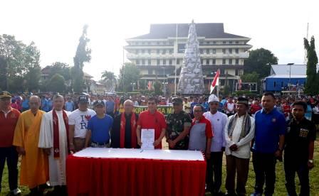 Deklarasi Solidaritas NKRI di Lapangan Tikala Deklarasi Solidaritas NKRI di Lapangan Tikala