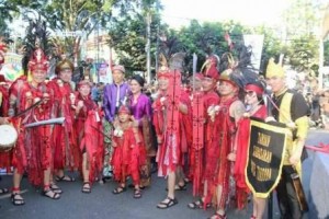 Dipimpin JFE, Kabasaran Tomohon Hentak Karnaval Kemerdekaan ok