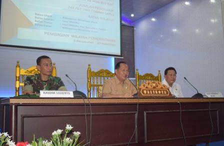 Bawa Materi Bela Negara, Lomban Ajak Tingkatkan Kualitas SDM Bawa Materi Bela Negara, Lomban Ajak Tingkatkan Kualitas SDM