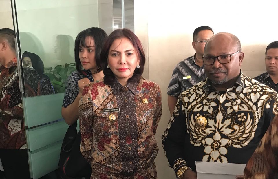 Bupati VAP Ikut Pertemuan Kepala Daerah di Istana Kepresidenan Bupati VAP Ikut Pertemuan Kepala Daerah di Istana Kepresidenan