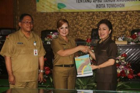 Paripurna DPRD Terkait Pengajuan RAPBD Tomohon 2018