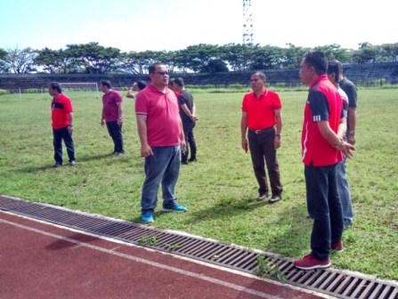 JWS Pimpin ASN Minahasa Kerja Bakti di Stadion Maesa JWS Pimpin ASN Minahasa Kerja Bakti di Stadion Maesa