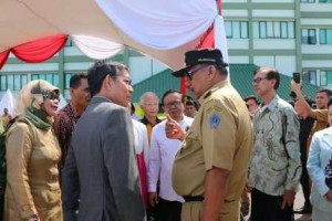 Selain Walikota Vicky Lumentut, hadir pula Gubernur Sulawesi Utara (Sulut) Olly Dondokambey SE