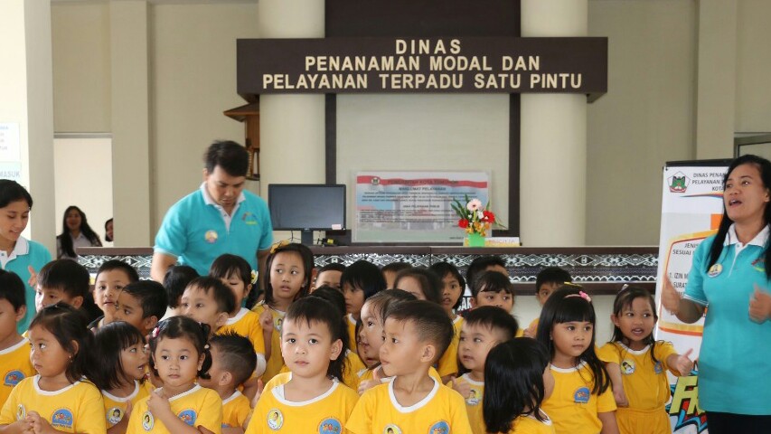 Anak PAUD dan TK Happy Holly Kids ‘serbu’ Wale Kabasaran Anak PAUD dan TK Happy Holly Kids ‘serbu’ Wale Kabasaran