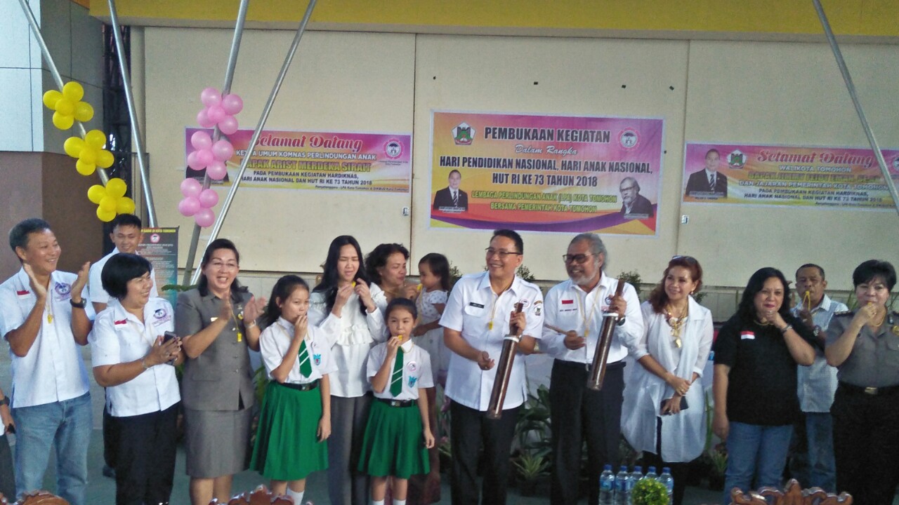 Walikota JFE Launching Sejuta Peluit Emergency Call Perlindungan Anak Walikota JFE Launching Sejuta Peluit Emergency Call Perlindungan Anak