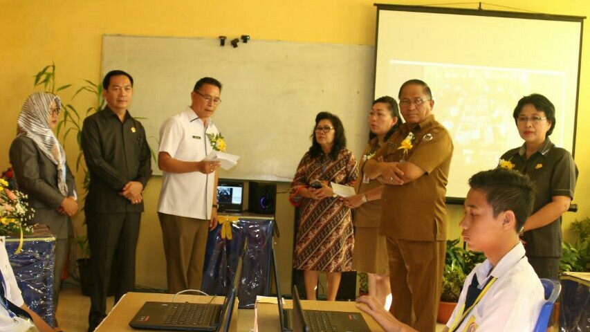 UNBK SMP Dipantau Walikota Tomohon UNBK SMP Dipantau Walikota Tomohon