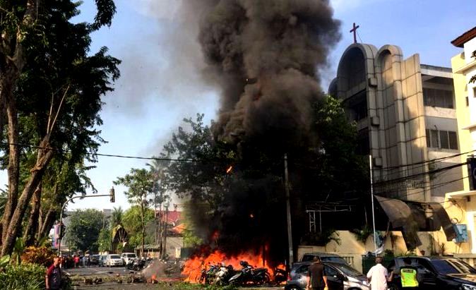 Minggu Kelabu, 3 Gereja di Surabaya Dibom Minggu Kelabu, 3 Gereja di Surabaya Dibom