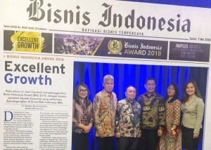 Bank SulutGo menerima Bisnis Indonesia Award 2018. (foto dokumen Peggy)