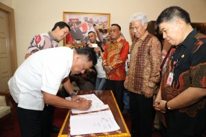 Gubernur Sulut Olly Dondokambey Lakukan MoU Dengan Bank SulutGo dan Dinas Pendidikan Daerah Sulut.