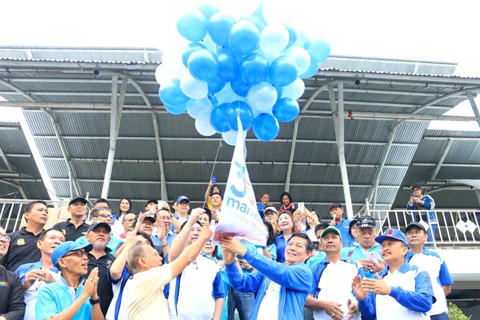 Walikota Vicky Lumentut Lepas Burung Merpati dan Balon untuk Simbol Perdamaian Walikota Vicky Lumentut Lepas Burung Merpati dan Balon untuk Simbol Perdamaian