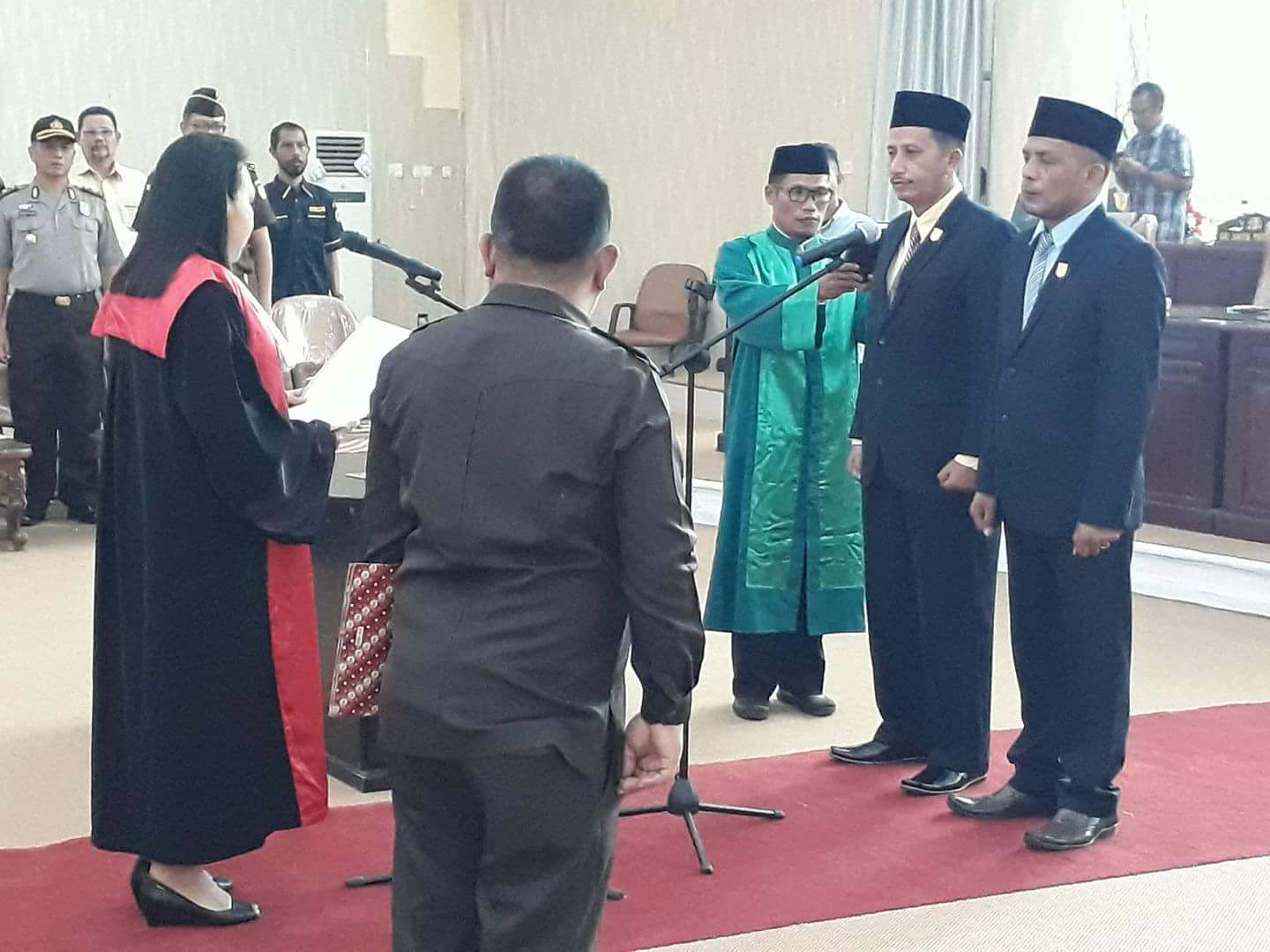 Syaiful Ambarak dan Abdul Eba Nani Dilantik Sebagai Pimpinan DPRD Bolmut