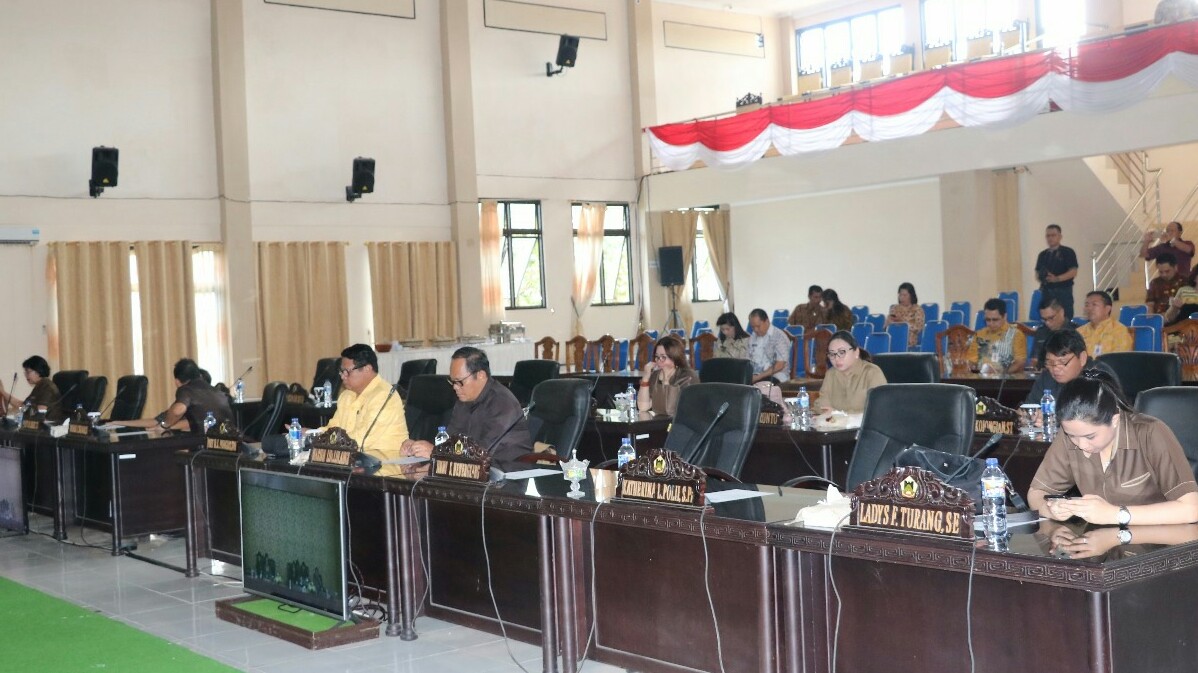 DPRD Tomohon Paripurnakan Ranperda APBDP 2018 DPRD Tomohon Paripurnakan Ranperda APBDP 2018
