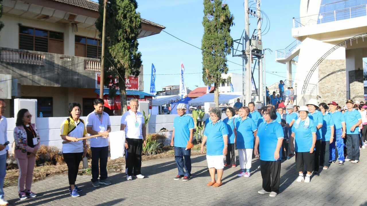 Caroles Buka Kegiatan Ultah GMIM Tomohon Dua Caroles Buka Kegiatan Ultah GMIM Tomohon Dua