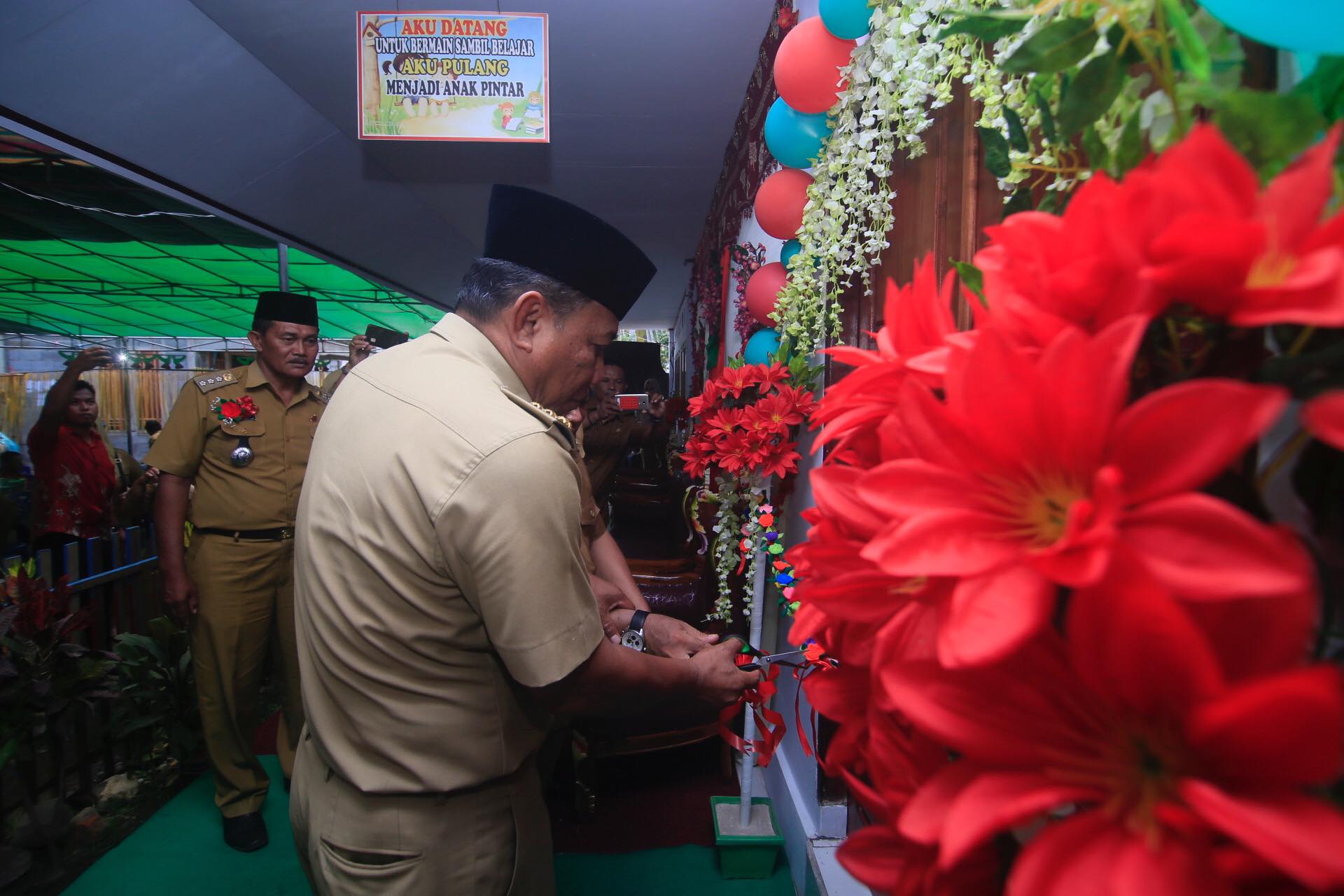 Depri Pontoh Resmikan Gedung Paud TK Bohabak III