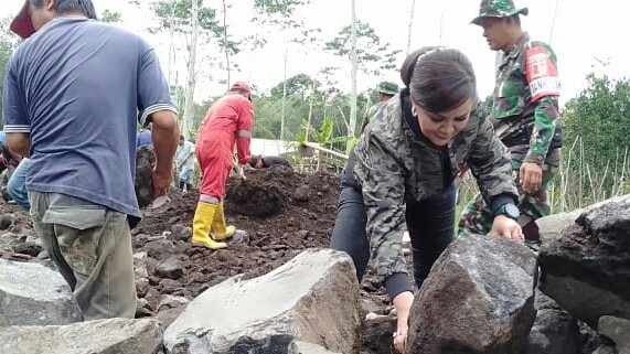 Wawali SAS Ikut Berpartisipasi di Lokasi TMMD 103/2018 Wawali SAS Ikut Berpartisipasi di Lokasi TMMD 103/2018