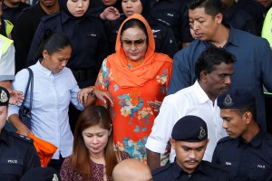 Rosmah Mansor, istri mantan Perdana Menteri Malaysia Najib Razak, meninggalkan pengadilan di Kuala Lumpur, Malaysia, 4 Oktober 2018