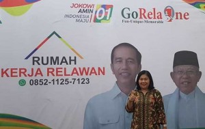 Ketua Relawan Torang Jokowi , Dra Joice Worotikan  