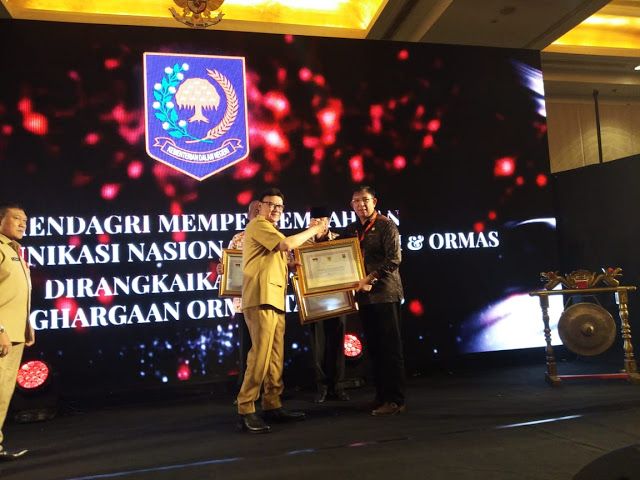 Penghargaan Pemda Pembina Ormas Terbaik untuk Sulawesi Utara Penghargaan Pemda Pembina Ormas Terbaik untuk Sulawesi Utara