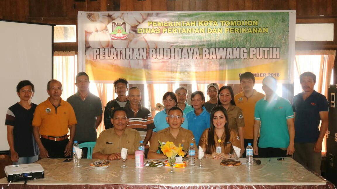 Mandagi Buka Pelatihan Budidaya Bawang Putih