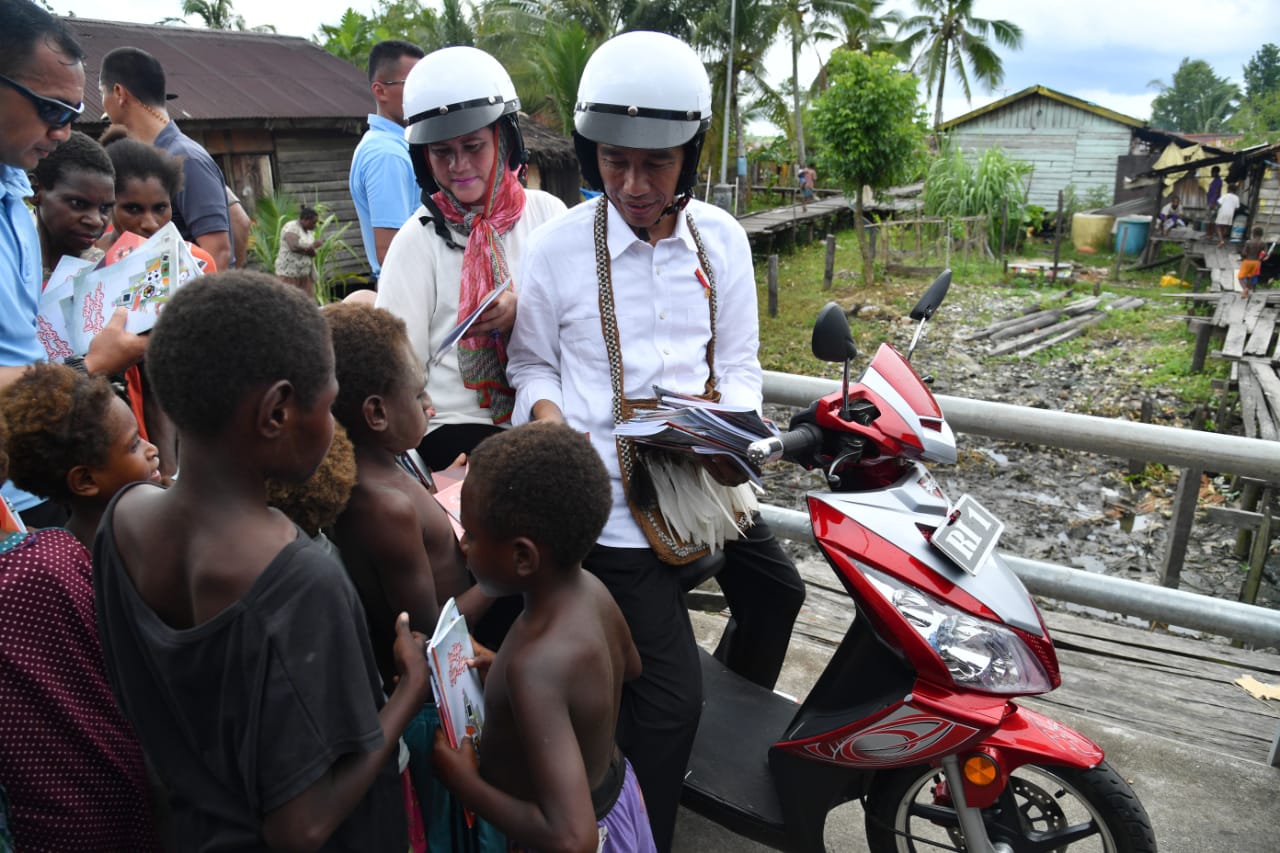 Minta Trans Papua Diteruskan, Jokowi: RI Bukan Hanya Pulau Jawa