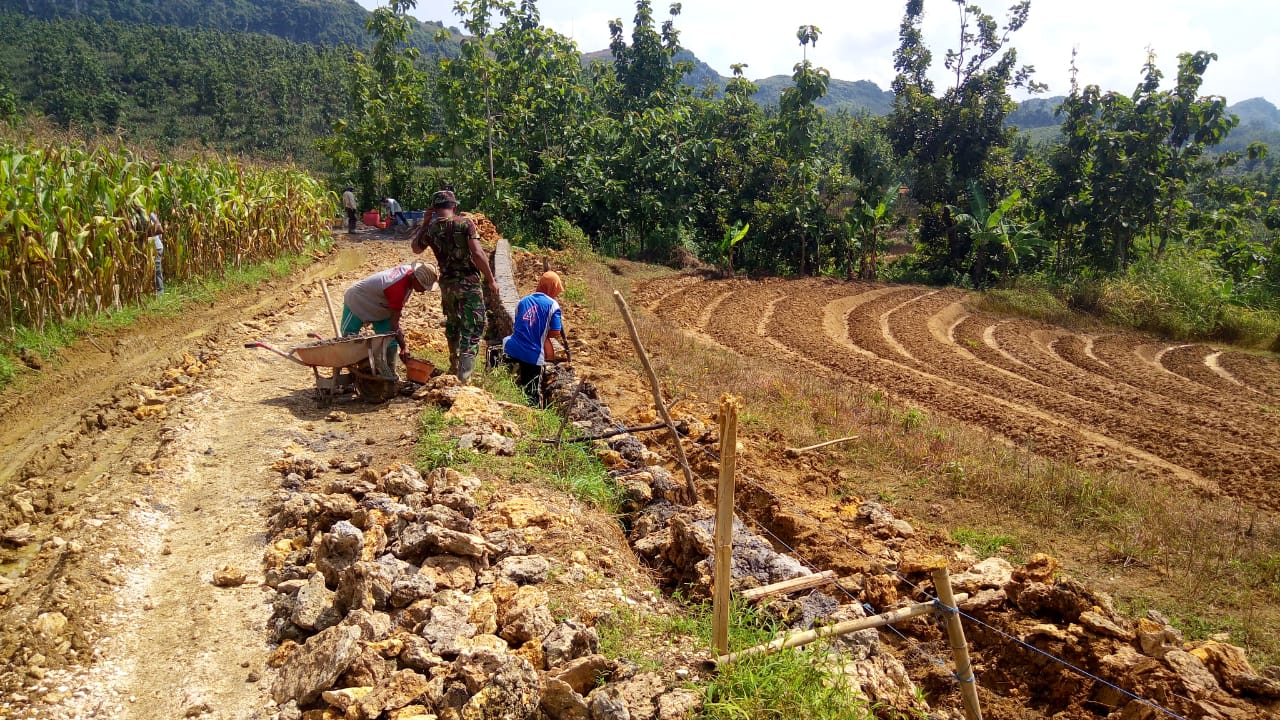 Luar Bisa! Antusias Masyarakat Bantu TNI