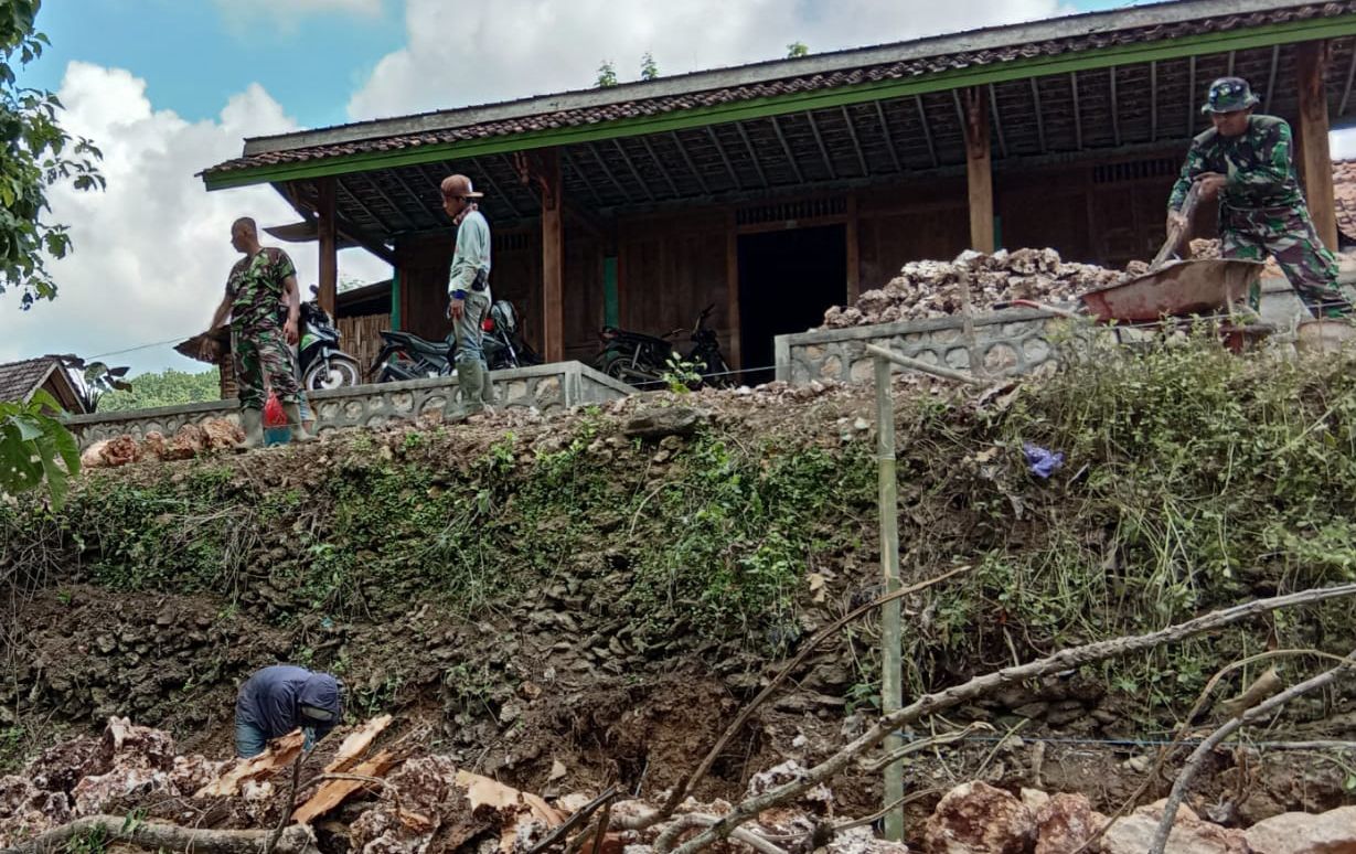 Pengerjaan Talud Dan Makadam Dikebut