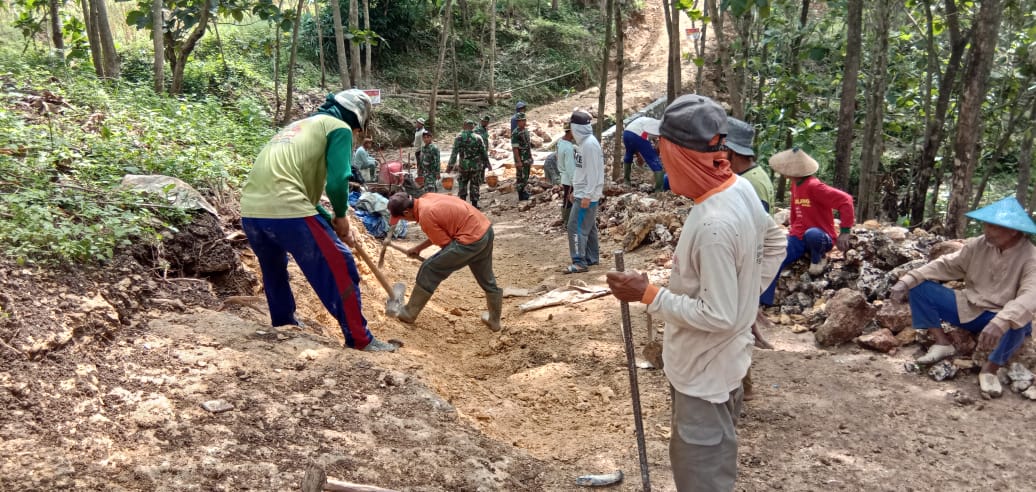 Tinjau Lokasi TMMD, Dandim Pacu Semangat Anggota dan Warga Tinjau Lokasi TMMD, Dandim Pacu Semangat Anggota dan Warga