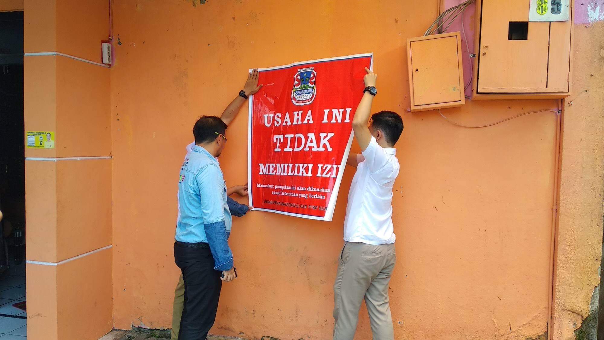 Ditempeli Baliho, Pemkot Manado Tertibkan Usaha Tak Berizin Ditempeli Baliho, Pemkot Manado Tertibkan Usaha Tak Berizin