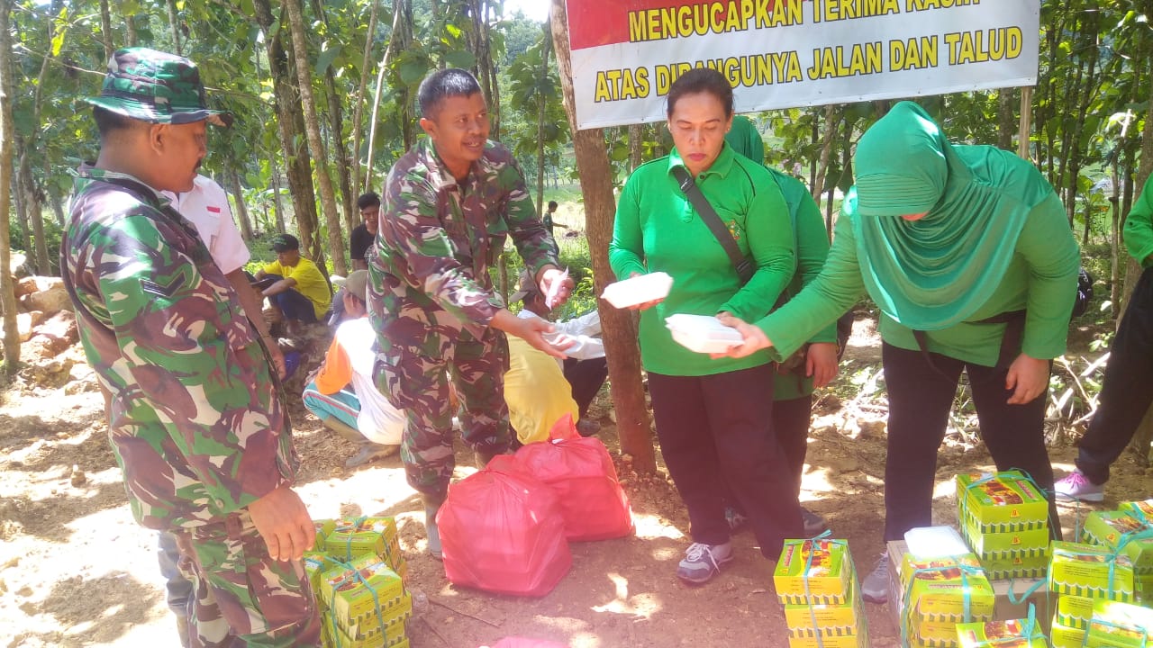 Kedatangan Ibu Persit Dilokasi Tmmd Reguler 104 Menjadi Moril Dalam Pekerjaan Kedatangan Ibu Persit Dilokasi Tmmd Reguler 104 Menjadi Moril Dalam Pekerjaan