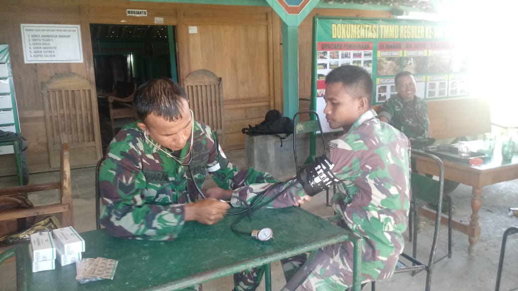 TNI Satgas TMMD Rutin Diperiksa Kesehatannya TNI Satgas TMMD Rutin Diperiksa Kesehatannya