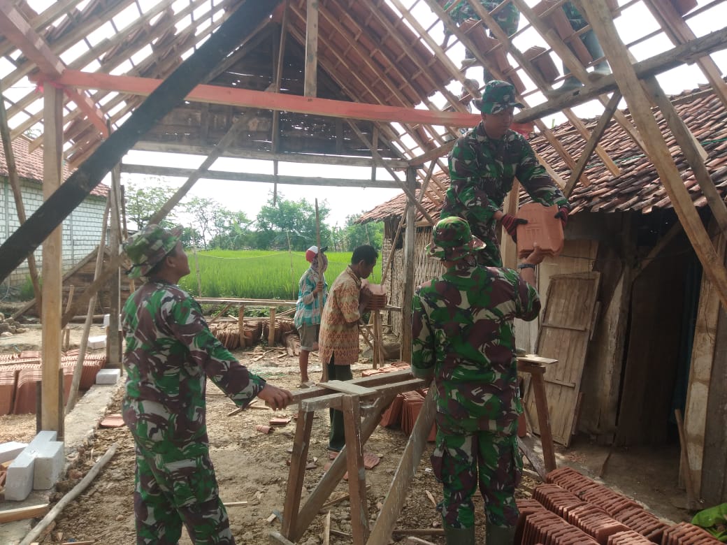 Terus Serbu Perehaban RTLH, Ritme Kerja Tentara Tak Sedikitpun Kendor