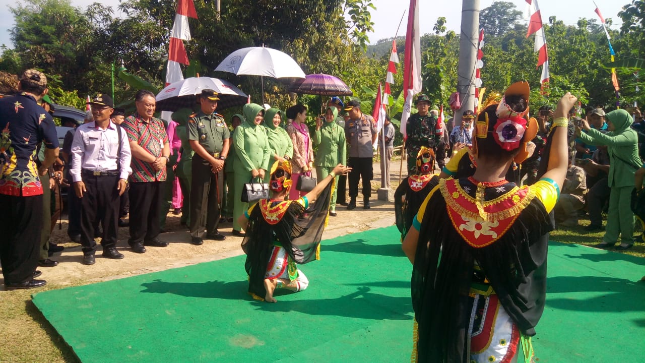 Danrem Disambut Tari Garuda Di Lokasi Upacara Penutupan TMMD