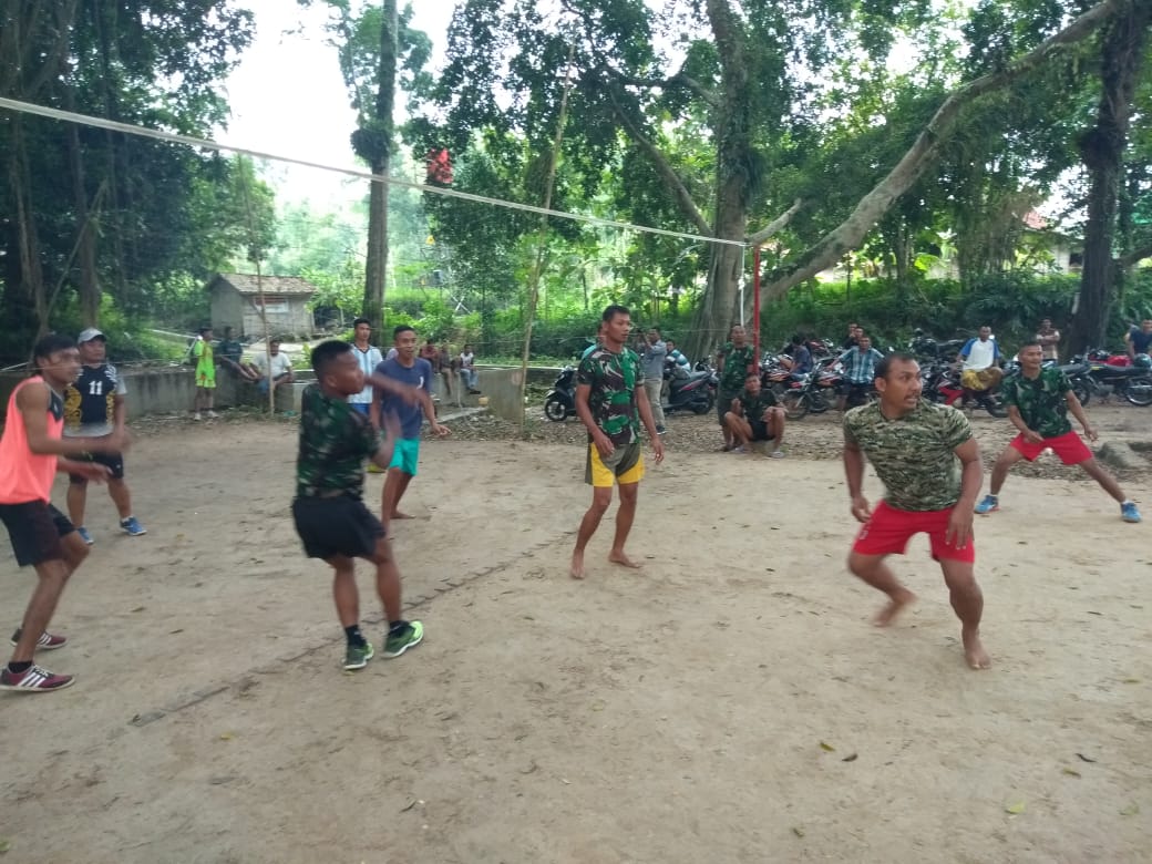 Satgas TMMD olahraga volly untuk Refreshing