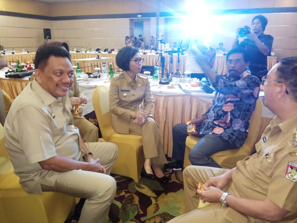 RUPS Bank SulutGo, RKUD dan Coklat Silverqueen RUPS Bank SulutGo, RKUD dan Coklat Silverqueen