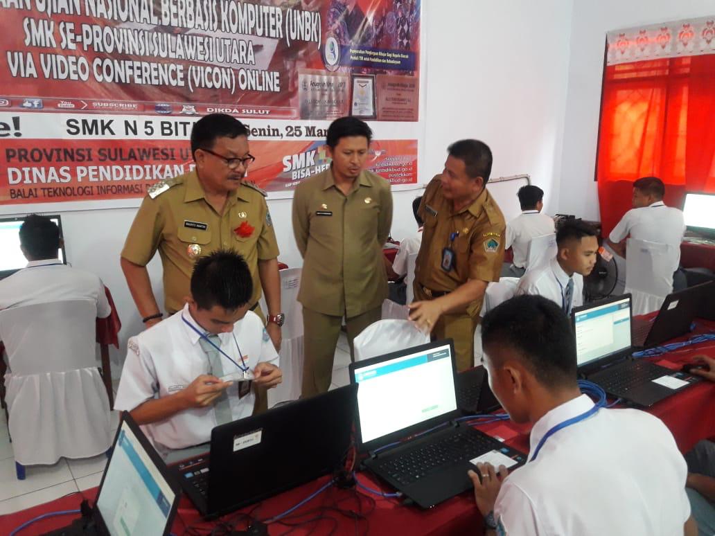 Maurits Mantiri Membuka Serta Memantau UNBK di SMK Negeri 5 Bitung