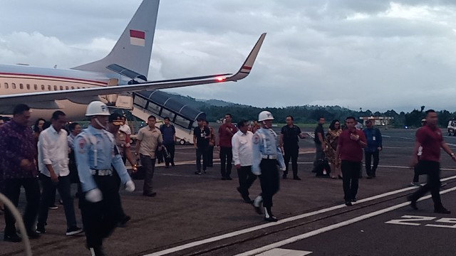 Warga Antusias, Presiden Jokowi Tiba di Manado