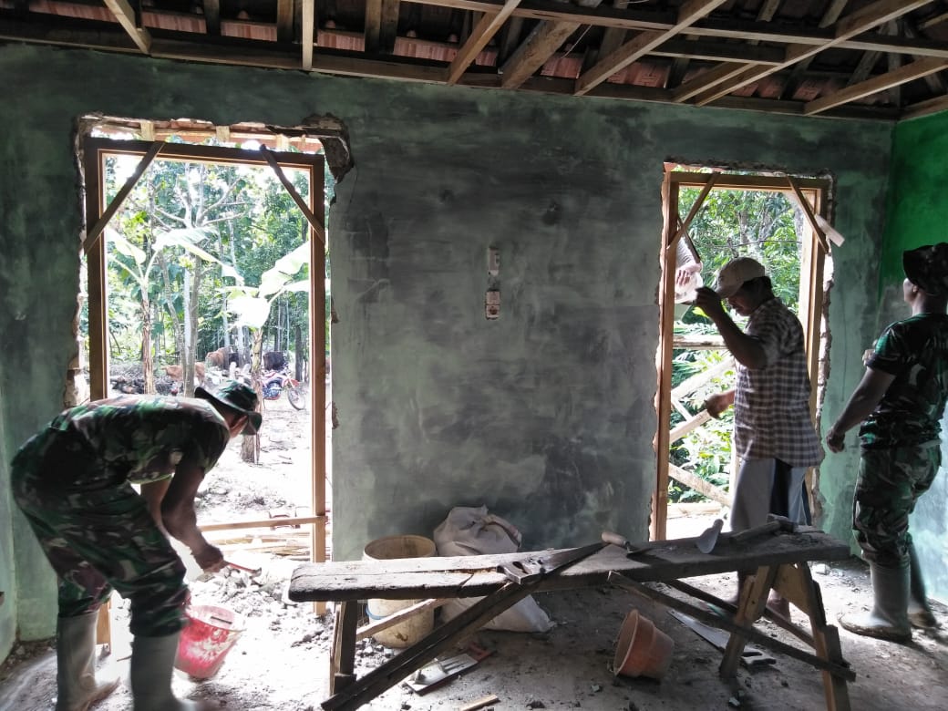 Semangatnya Satgas Dan Warga Pembangunan Mushola Dipercepat Semangatnya Satgas Dan Warga Pembangunan Mushola Dipercepat