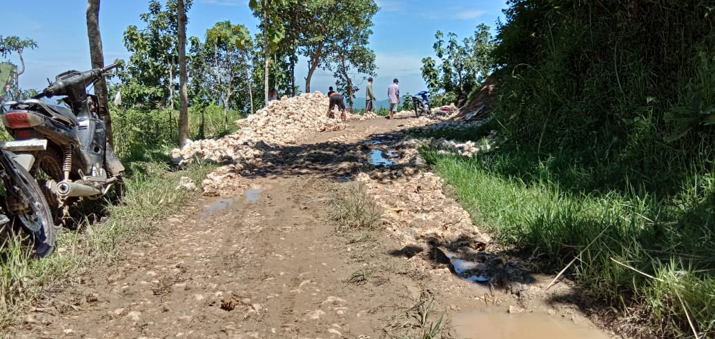 Warga Menaruh Harapan Jalan Rampung Sebelum TMMD Ditutup