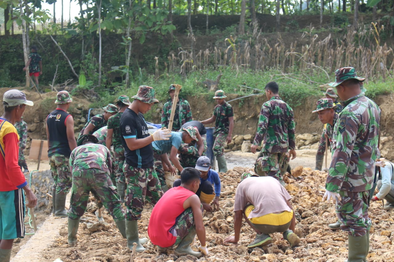 Solid dan Kompaknya TNI Bersama Warga, Optimis Sasaran Fisik Selesai