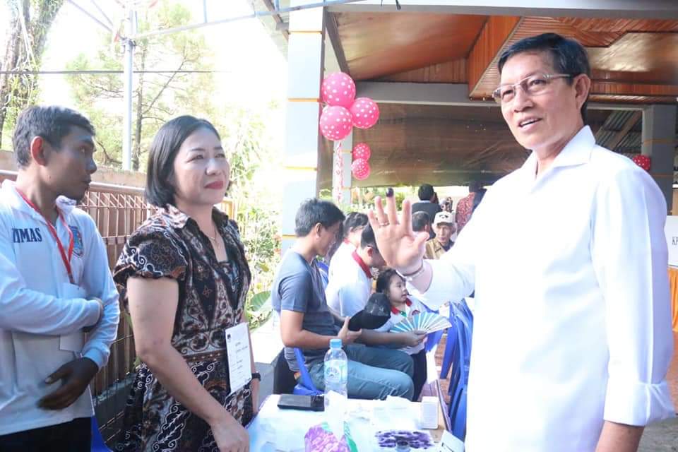 Bersama Keluarga, Walikota GSVL Coblos di TPS 11 Pakowa Bersama Keluarga, Walikota GSVL Coblos di TPS 11 Pakowa