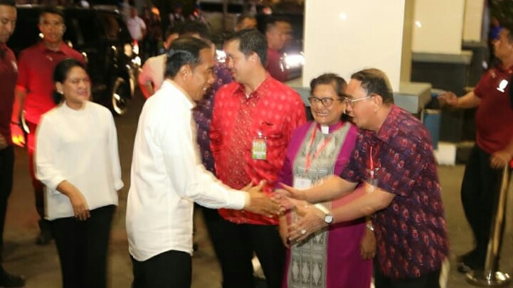Bupati ROR Sambut Joko Widodo di KGM PGI Bupati ROR Sambut Joko Widodo di KGM PGI