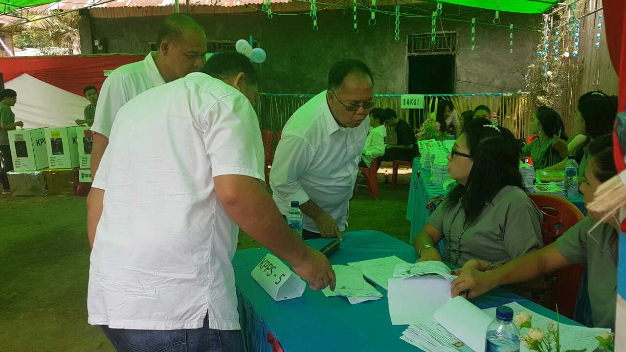 Sekda Korengkeng Pantau Pencoblosan Pemilu 2019 Sekda Korengkeng Pantau Pencoblosan Pemilu 2019