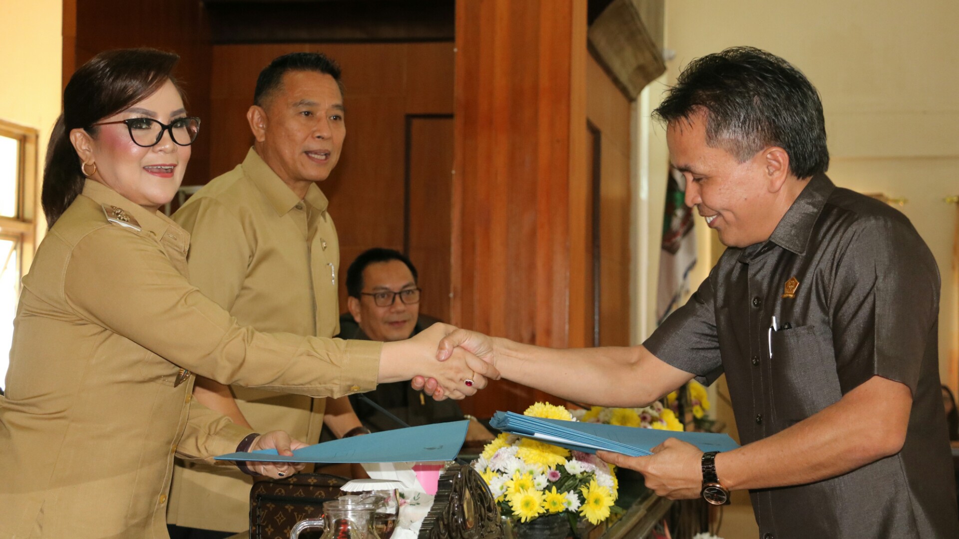 Eman-SAS Hadiri Pemandangan Fraksi Soal Penyertaan Modal PD Pasar