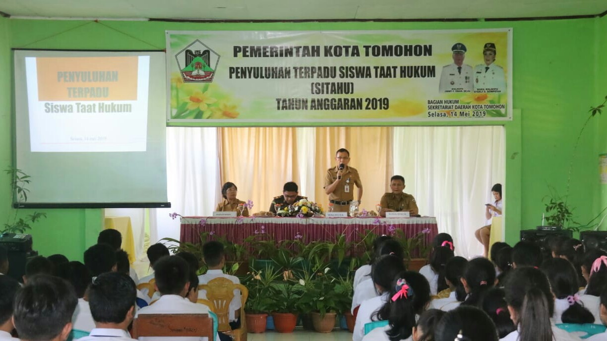 Mandagi Buka Penyuluhan Sitahu SMP Kristen Tomohon