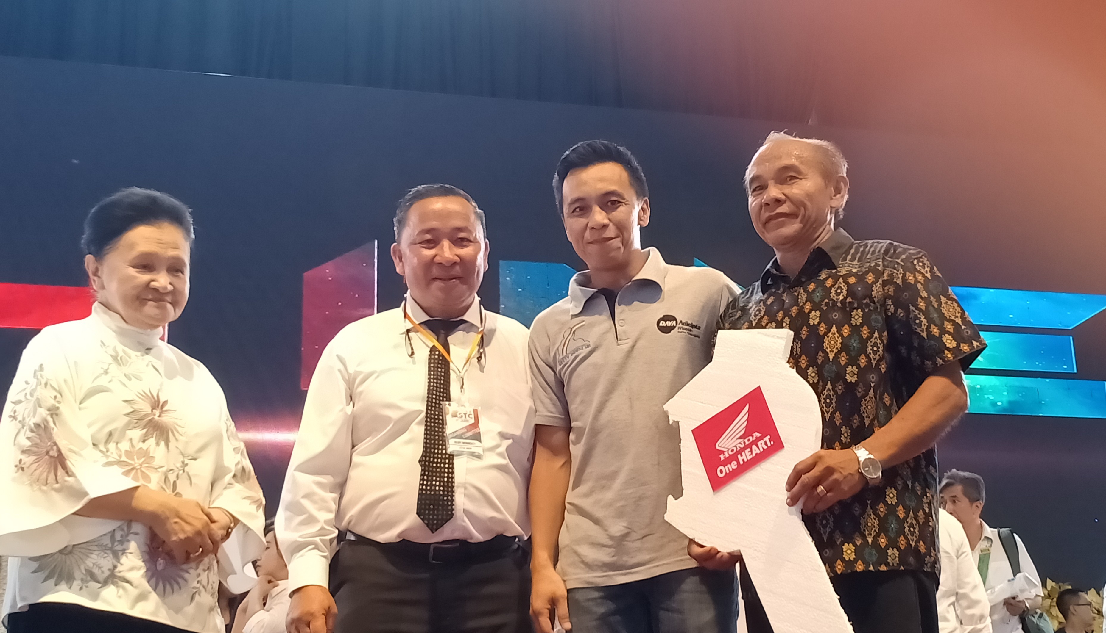 Remaja GPdI Elshadai Lanud Boltim Bawa Pulang Motor Honda