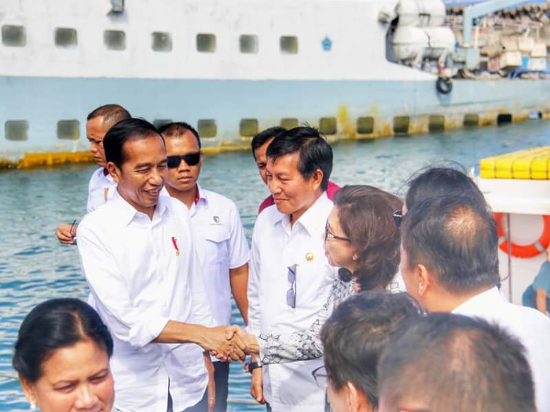 Walikota GSVL Jemput Presiden Jokowi di Pelabuhan Manado