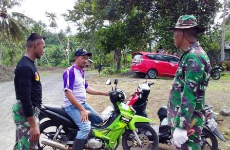 Dua Minggu Lebih Kedekatan Prajurit Satgas Dengan Masyarakat Dua Minggu Lebih Kedekatan Prajurit Satgas Dengan Masyarakat